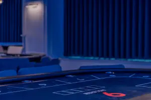 프리미엄 홀덤 테이블의 감각적인 디테일